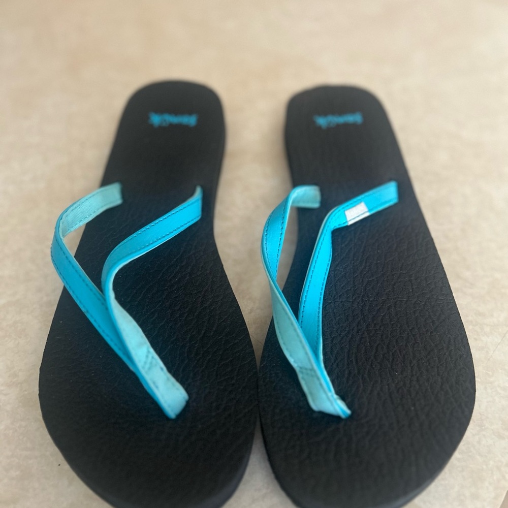 Sanuk Black and Aqua Flip Flops